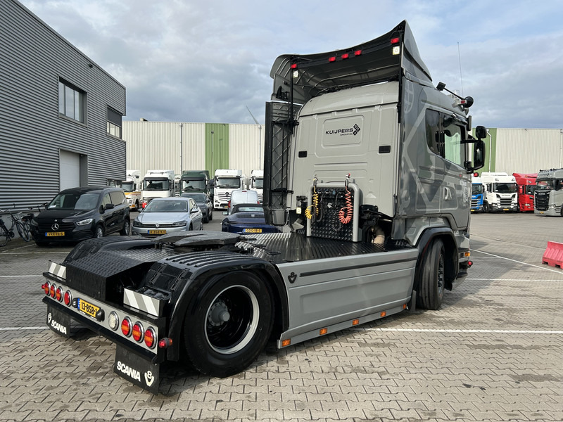 Scania R520 V8 / Showtruck / Buffl Special Interior / Vol Lucht / Retarder - رأس تريلا: صورة 2 Scania R520 V8 / Showtruck / Buffl Special Interior / Vol Lucht / Retarder - رأس تريلا: صورة 2