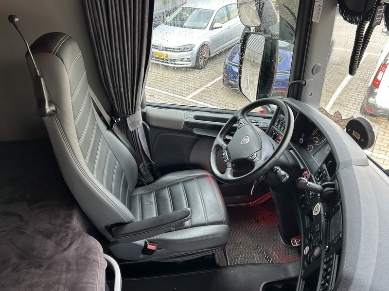 Scania R520 V8 / Showtruck / Buffl Special Interior / Vol Lucht / Retarder - رأس تريلا: صورة 3 Scania R520 V8 / Showtruck / Buffl Special Interior / Vol Lucht / Retarder - رأس تريلا: صورة 3