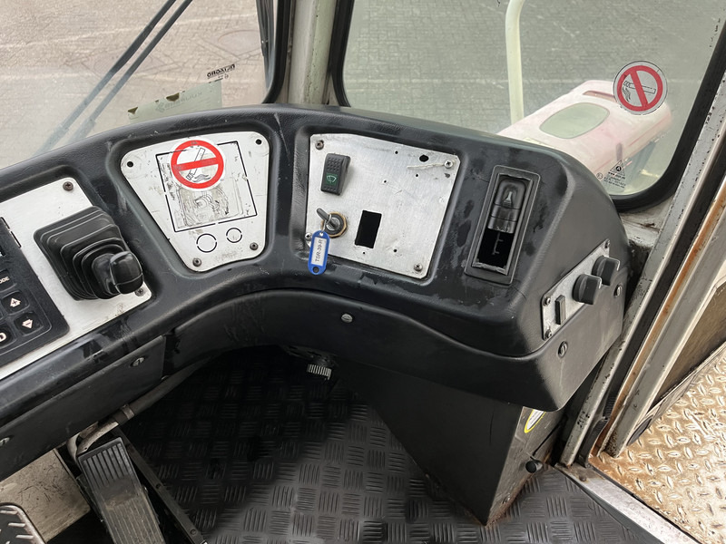 Terberg YT 182 / Cummins - Allison / Hefschotel / 2007 - رأس تريلا: صورة 5 Terberg YT 182 / Cummins - Allison / Hefschotel / 2007 - رأس تريلا: صورة 5