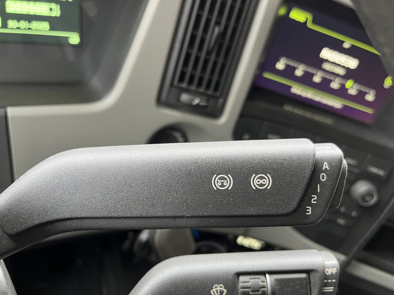 Volvo FM 410 Globetrotter / 814 dkm / VEB+ / Smart Tacho V2 / APK TUV 04-25 - مقطورة السحب: صورة 5 Volvo FM 410 Globetrotter / 814 dkm / VEB+ / Smart Tacho V2 / APK TUV 04-25 - مقطورة السحب: صورة 5