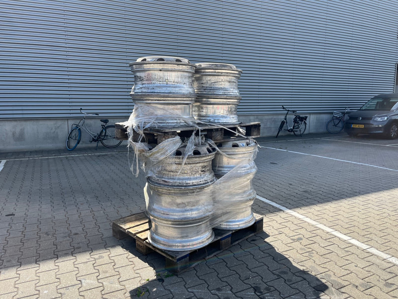Alcoa Aluminium Wheels / 13 pieces - الجنوط: صورة 2 Alcoa Aluminium Wheels / 13 pieces - الجنوط: صورة 2