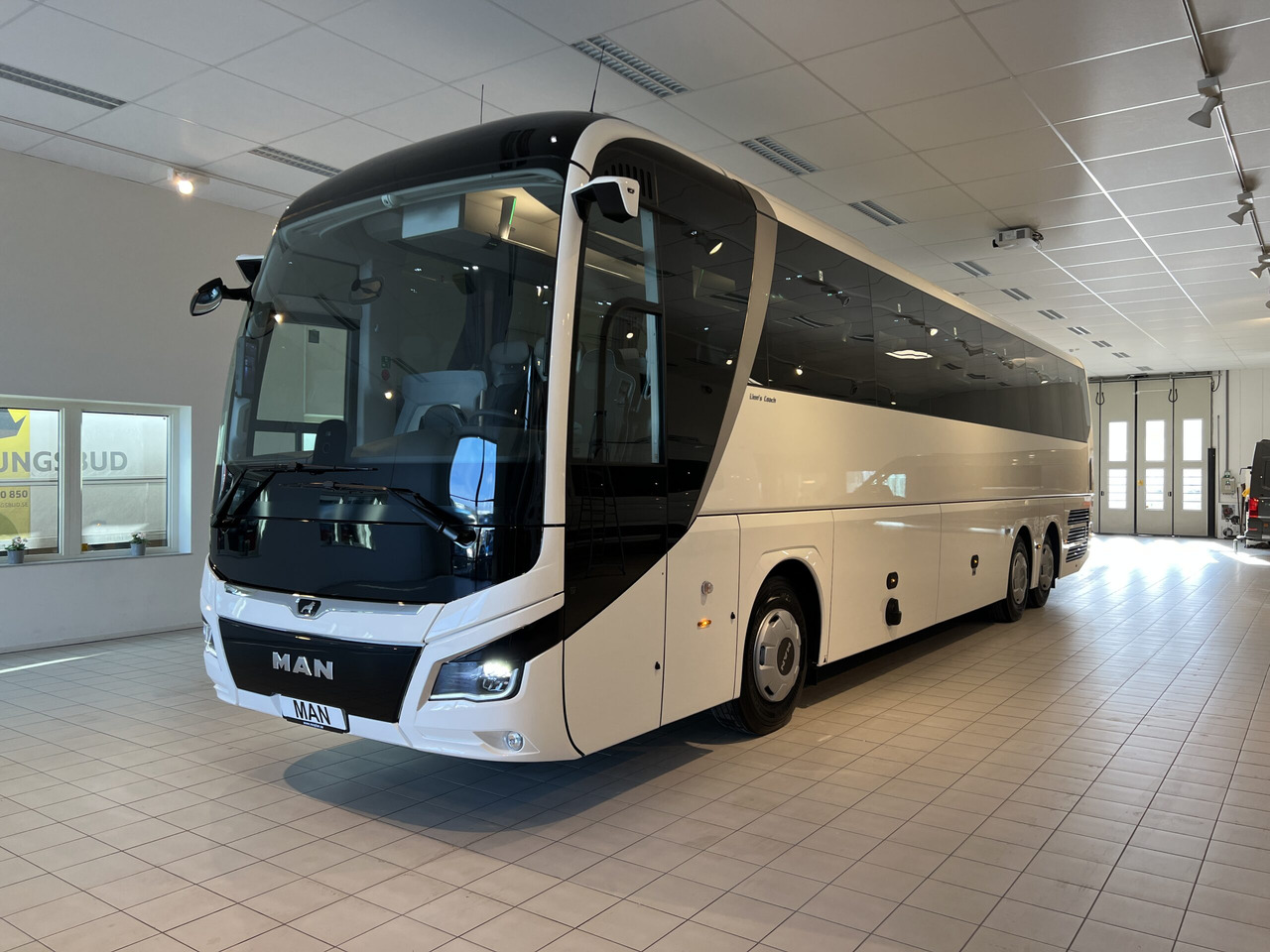 MAN Lions Coach R08 Euro 6E (Dark Edition) - حافلة نقل لمسافات طويلة: صورة 3 MAN Lions Coach R08 Euro 6E (Dark Edition) - حافلة نقل لمسافات طويلة: صورة 3