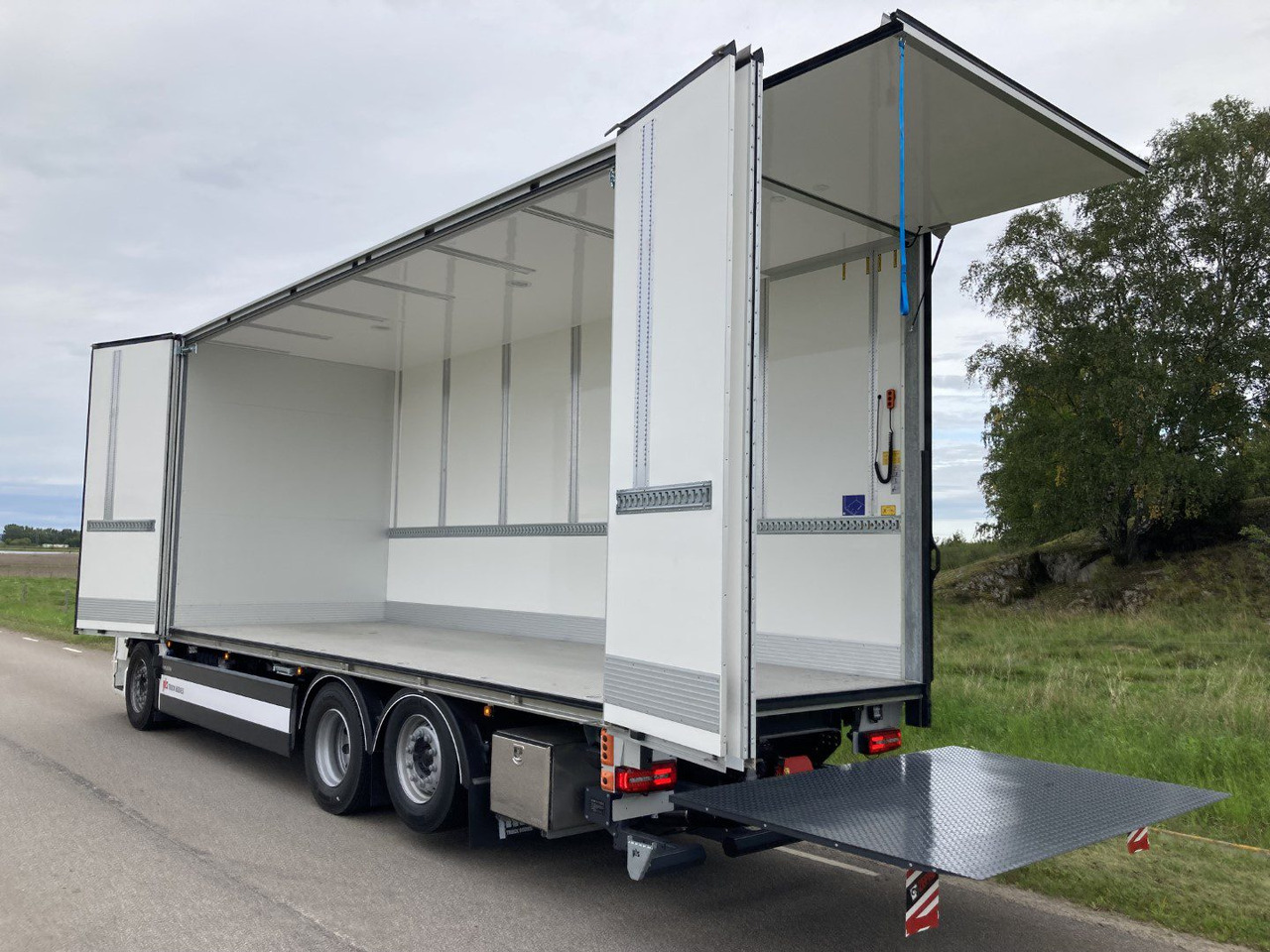 TGX 26.510 6×2-4 Fjärrbil - شاحنة بهيكل معدني للمقصورة: صورة 3 TGX 26.510 6×2-4 Fjärrbil - شاحنة بهيكل معدني للمقصورة: صورة 3