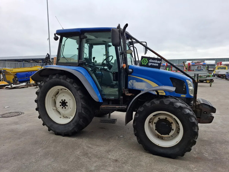 New Holland T5050 T5050 - جرار: صورة 2 New Holland T5050 T5050 - جرار: صورة 2