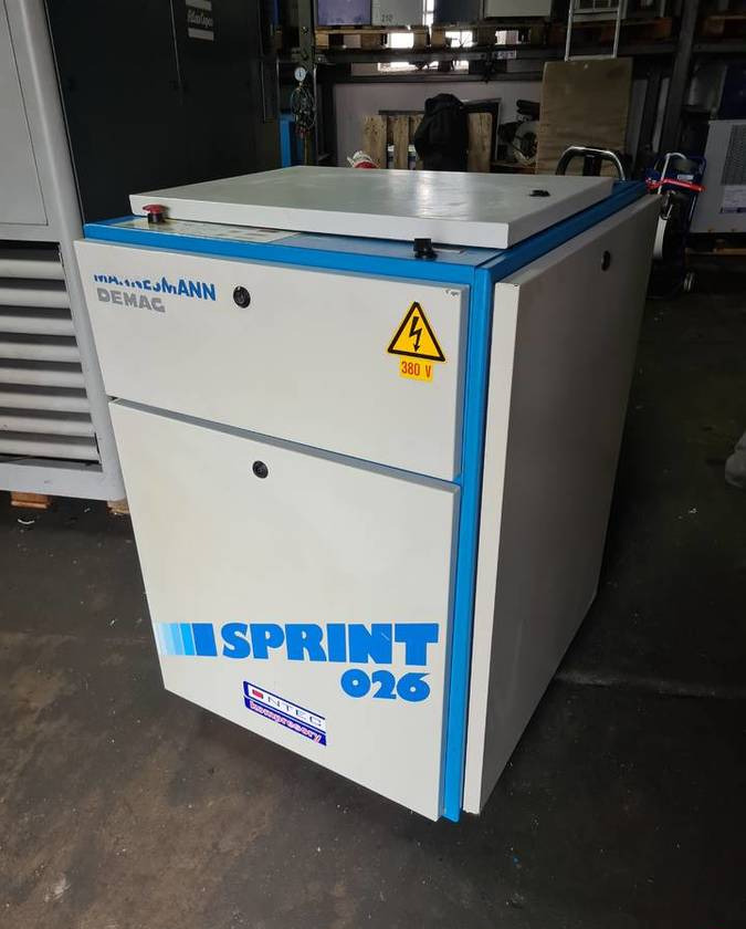 Kompresor śrubowy Demag Sprint 026, 15 kw - ضاغط هوائي: صورة 1 Kompresor śrubowy Demag Sprint 026, 15 kw - ضاغط هوائي: صورة 1