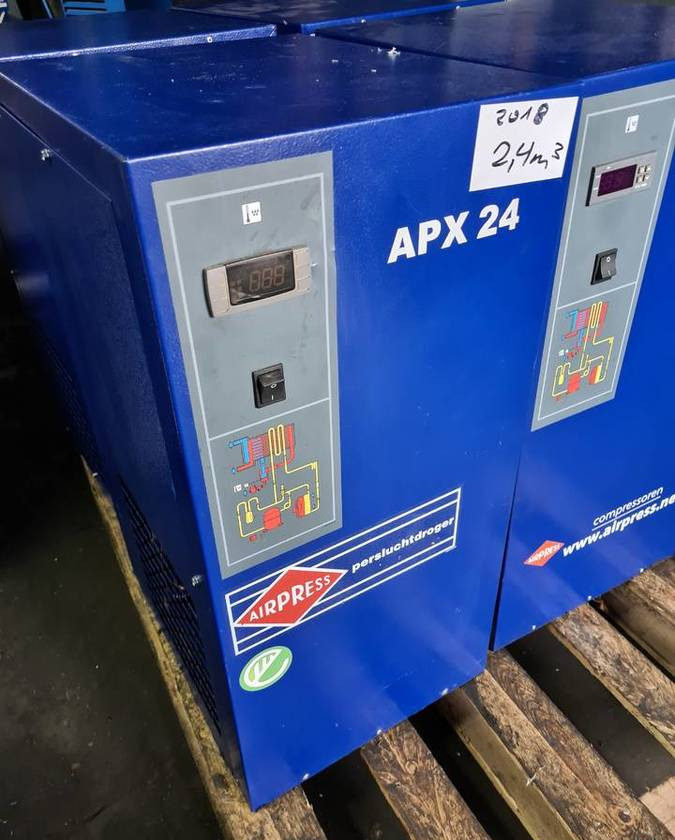 OSUSZACZ ZIĘBNICZY AIRPRESS APX 24, 2,4 M3/min - ضاغط هوائي: صورة 1 OSUSZACZ ZIĘBNICZY AIRPRESS APX 24, 2,4 M3/min - ضاغط هوائي: صورة 1