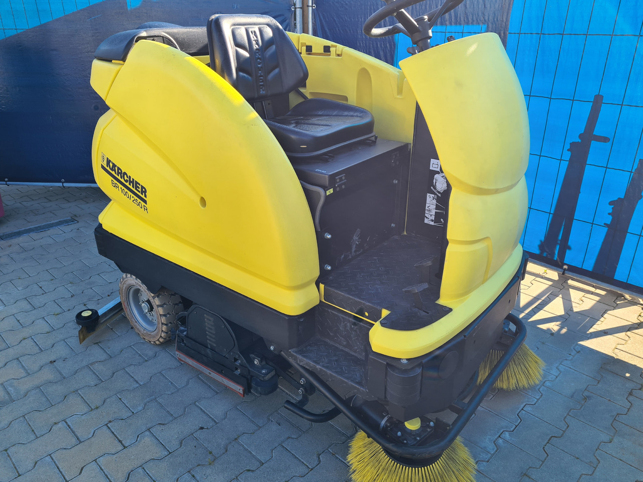 Kärcher BR 100/250 - ماكينة فرك وتجفيف: صورة 1 Kärcher BR 100/250 - ماكينة فرك وتجفيف: صورة 1