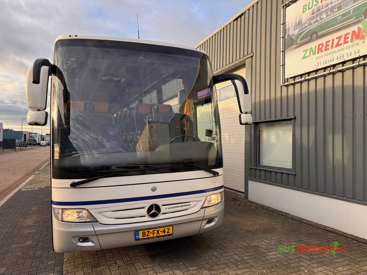 Mercedes Tourismo 16 RHD-M 57 Pl. - حافلة نقل لمسافات طويلة: صورة 2 Mercedes Tourismo 16 RHD-M 57 Pl. - حافلة نقل لمسافات طويلة: صورة 2