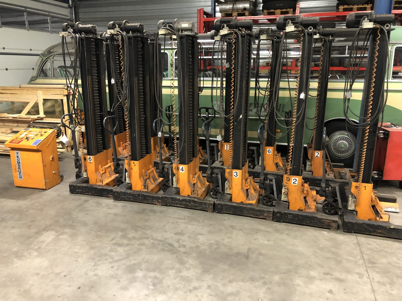 Mobiele Hefkolommen 6 x 5 ton - معدات الورشة: صورة 1 Mobiele Hefkolommen 6 x 5 ton - معدات الورشة: صورة 1