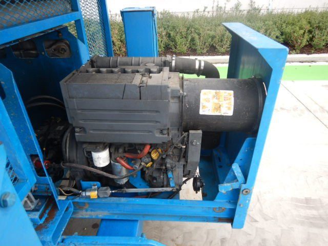 Used scissor Lift Diesel 4x4 GENIE GS-4390-RT - مرفاع مقصي: صورة 5 Used scissor Lift Diesel 4x4 GENIE GS-4390-RT - مرفاع مقصي: صورة 5