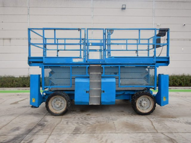 Used scissor Lift Diesel 4x4 GENIE GS-4390-RT - مرفاع مقصي: صورة 2 Used scissor Lift Diesel 4x4 GENIE GS-4390-RT - مرفاع مقصي: صورة 2