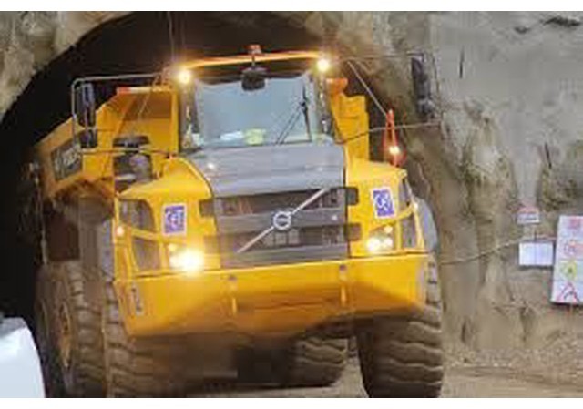Volvo nieuwe Oliekoeler voe11033628 voe11110107 - علبة التروس و قطع الغيار - شاحنة مفصلية: صورة 3 Volvo nieuwe Oliekoeler voe11033628 voe11110107 - علبة التروس و قطع الغيار - شاحنة مفصلية: صورة 3