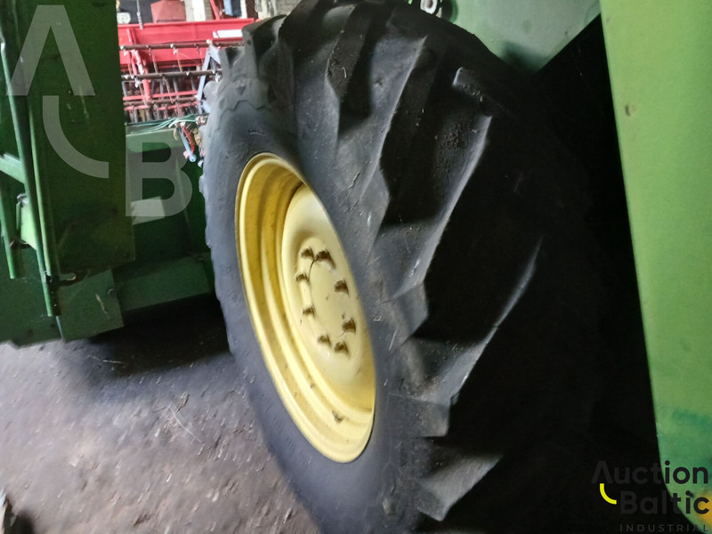 حصادة لنقل الطعام John Deere 1055: صورة 13
