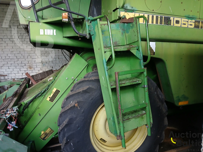 حصادة لنقل الطعام John Deere 1055: صورة 14