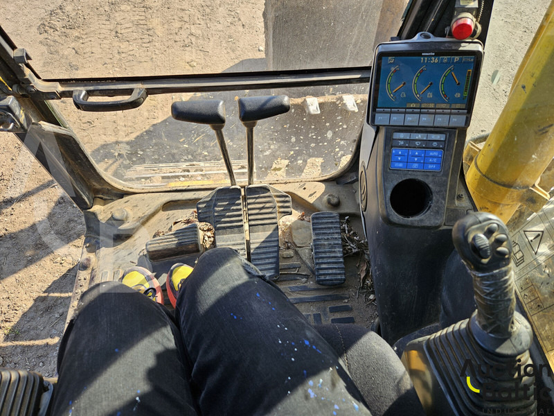 حفار زاحف Komatsu PC130-8: صورة 6