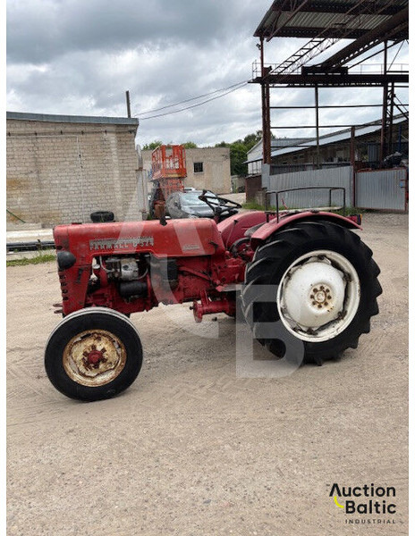 MCCORMICK International Farmall D-324 - جرار: صورة 2 MCCORMICK International Farmall D-324 - جرار: صورة 2