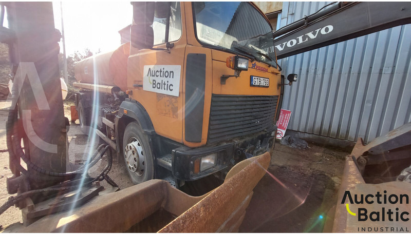 Maz 533731 - شاحنة صهريج: صورة 2 Maz 533731 - شاحنة صهريج: صورة 2