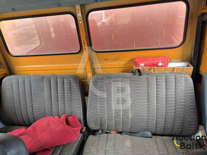 شاحنة ذات ستائر جانبية Mercedes-Benz 614 D: صورة 9