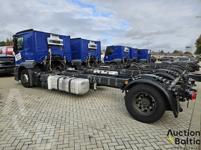 Mercedes-Benz Actros 1843 - شاحنة بهيكل معدني للمقصورة: صورة 3 Mercedes-Benz Actros 1843 - شاحنة بهيكل معدني للمقصورة: صورة 3