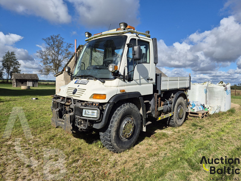 Mercedes-Benz Unimog U 400 - شاحنة قلاب: صورة 1 Mercedes-Benz Unimog U 400 - شاحنة قلاب: صورة 1
