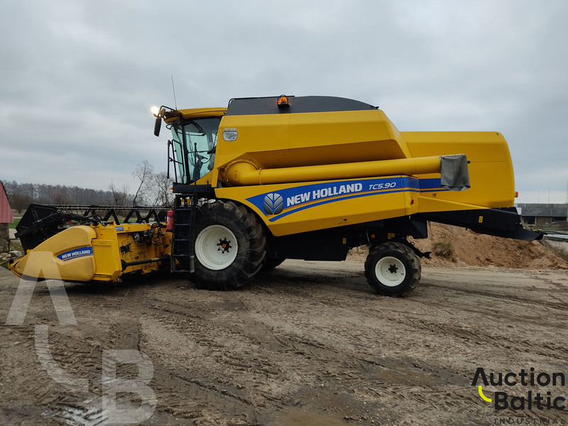 New Holland TC 5.90 - حصادة: صورة 4 New Holland TC 5.90 - حصادة: صورة 4