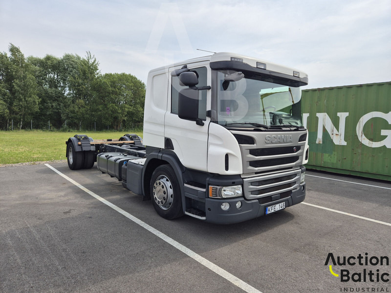 Scania P 450 - شاحنة بهيكل معدني للمقصورة: صورة 2 Scania P 450 - شاحنة بهيكل معدني للمقصورة: صورة 2