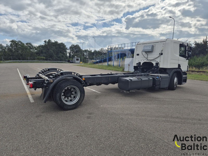 Scania P 450 - شاحنة بهيكل معدني للمقصورة: صورة 4 Scania P 450 - شاحنة بهيكل معدني للمقصورة: صورة 4
