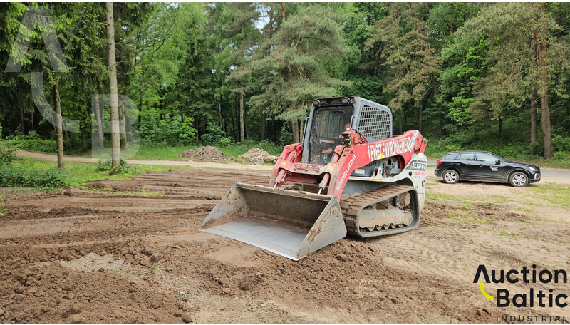 Takeuchi TL12V-2 - اللودر المجنزر: صورة 1 Takeuchi TL12V-2 - اللودر المجنزر: صورة 1