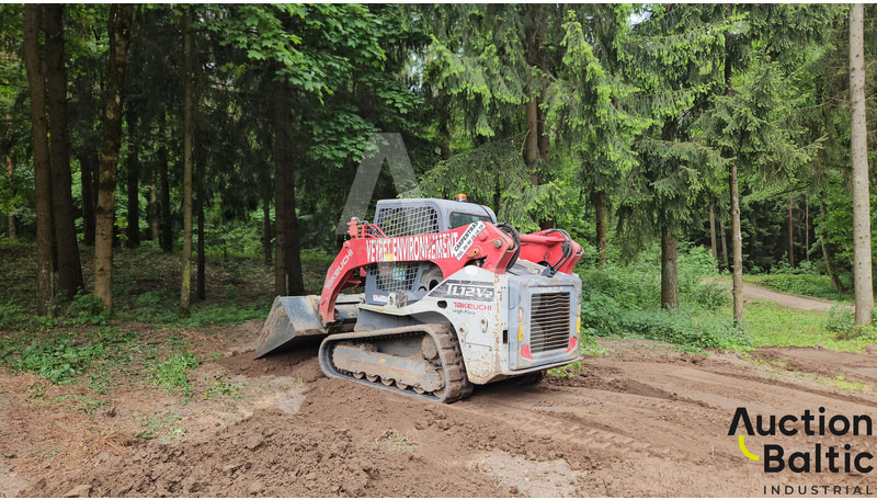 Takeuchi TL12V-2 - اللودر المجنزر: صورة 4 Takeuchi TL12V-2 - اللودر المجنزر: صورة 4
