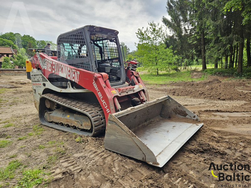 Takeuchi TL12V-2 - اللودر المجنزر: صورة 2 Takeuchi TL12V-2 - اللودر المجنزر: صورة 2