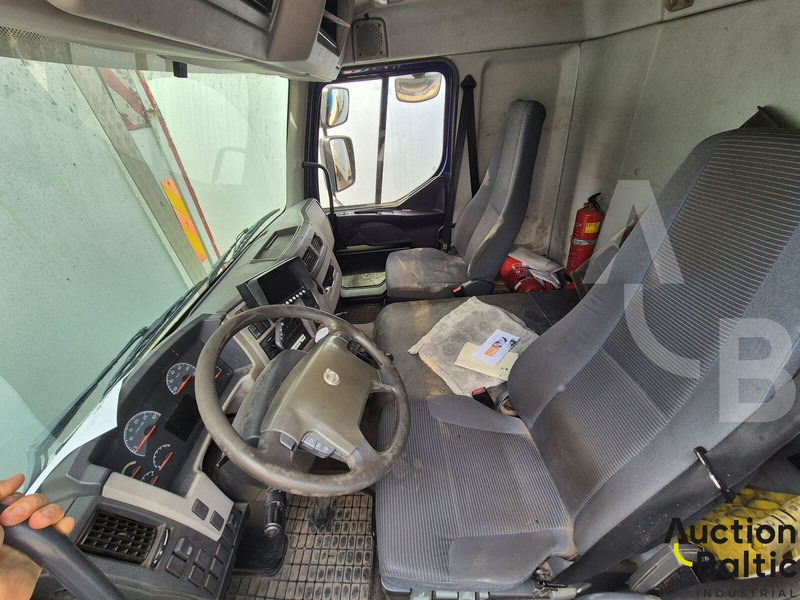 Volvo FL240 - شاحنة صندوقية: صورة 5 Volvo FL240 - شاحنة صندوقية: صورة 5