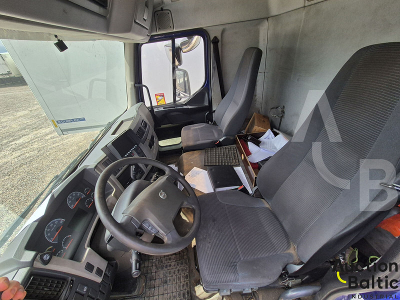 Volvo FL240 - شاحنة صندوقية: صورة 4 Volvo FL240 - شاحنة صندوقية: صورة 4