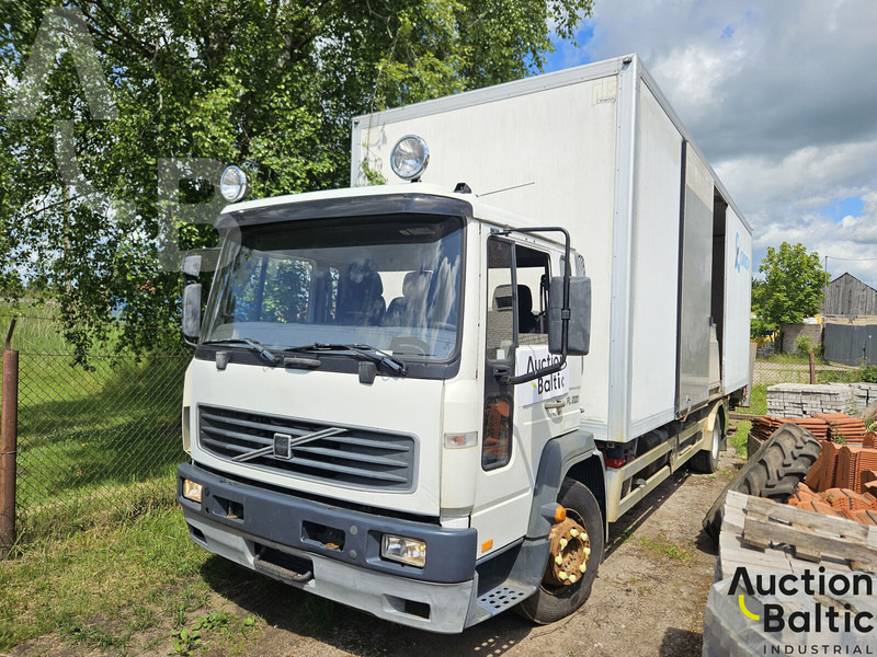 Volvo FL615 - شاحنة صندوقية: صورة 1 Volvo FL615 - شاحنة صندوقية: صورة 1