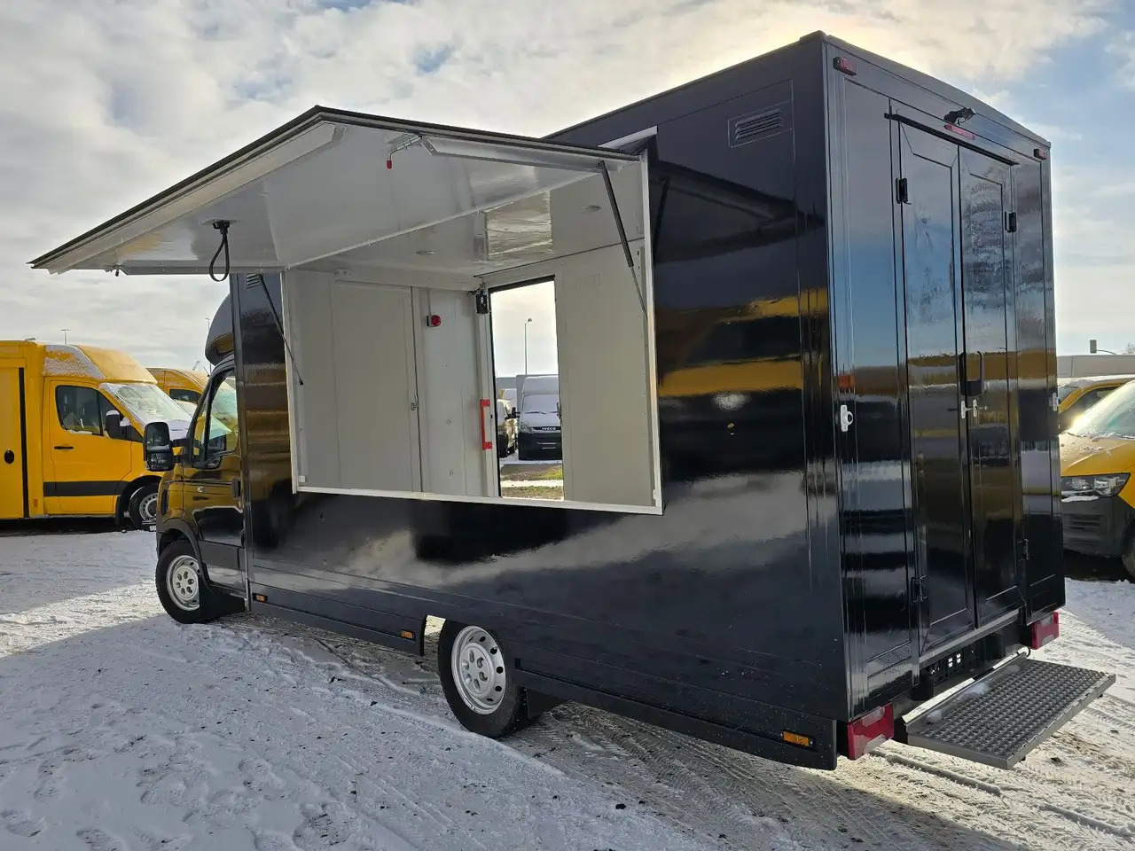 Iveco IS35SI2AA/ FOODTRUCK/Daily - شاحنة بيع: صورة 1 Iveco IS35SI2AA/ FOODTRUCK/Daily - شاحنة بيع: صورة 1