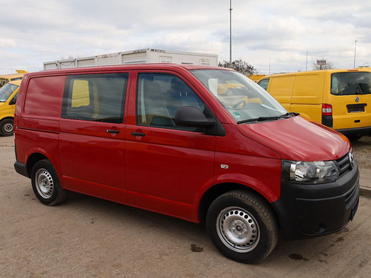 Volkswagen T5/Transporter Kasten-Kombi 2.0 TDI/EU5/1.Hand - ميكروباص: صورة 1 Volkswagen T5/Transporter Kasten-Kombi 2.0 TDI/EU5/1.Hand - ميكروباص: صورة 1