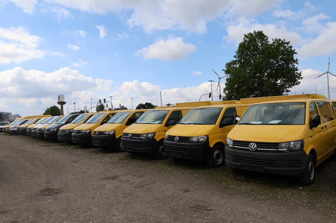 Volkswagen T5 Transporter Kasten-Kombi 2.0 TDI/EU5/5-Sitze - الشاحنات الصغيرة كابينة مزدوجة: صورة 4 Volkswagen T5 Transporter Kasten-Kombi 2.0 TDI/EU5/5-Sitze - الشاحنات الصغيرة كابينة مزدوجة: صورة 4