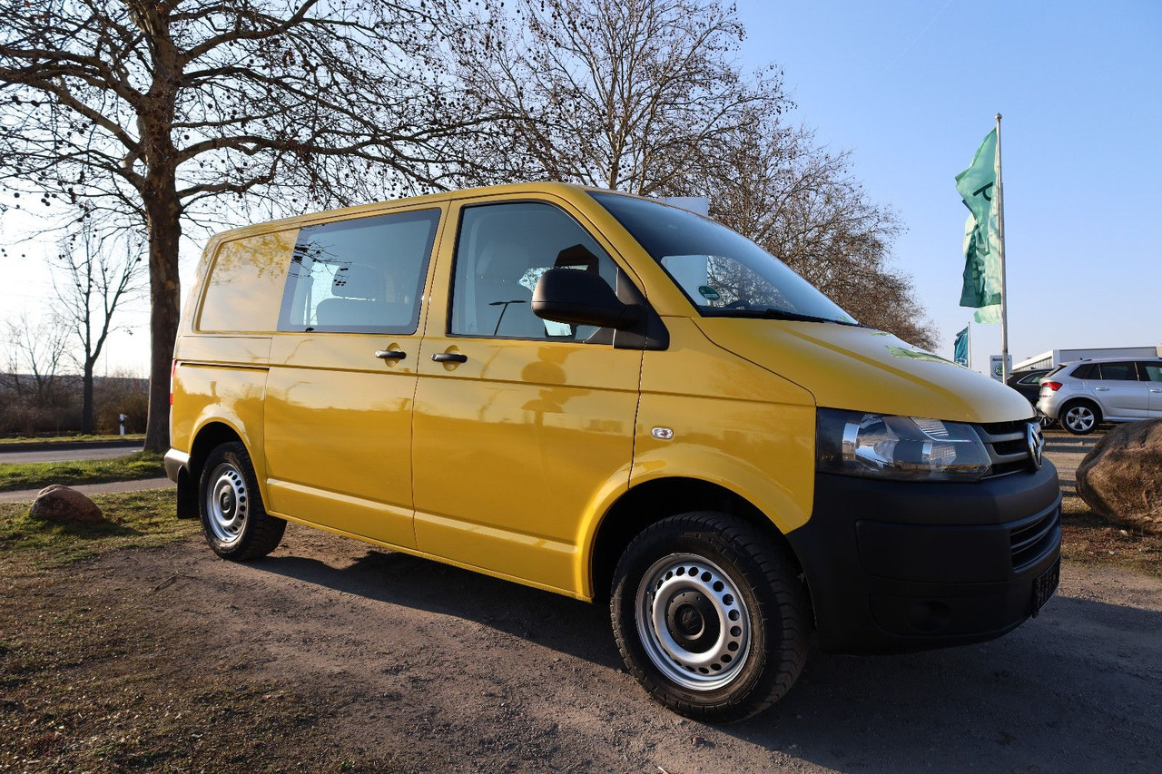 Volkswagen T5 Transporter Kasten-Kombi 2.0 TDI/EU5/5-Sitze - ميكروباص: صورة 1 Volkswagen T5 Transporter Kasten-Kombi 2.0 TDI/EU5/5-Sitze - ميكروباص: صورة 1