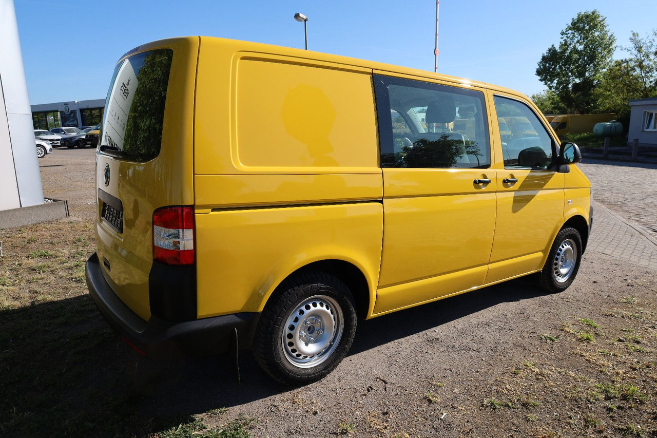 Volkswagen T5 Transporter Kasten-Kombi 2.0 TDI/EU5/5-Sitze - ميكروباص: صورة 4 Volkswagen T5 Transporter Kasten-Kombi 2.0 TDI/EU5/5-Sitze - ميكروباص: صورة 4