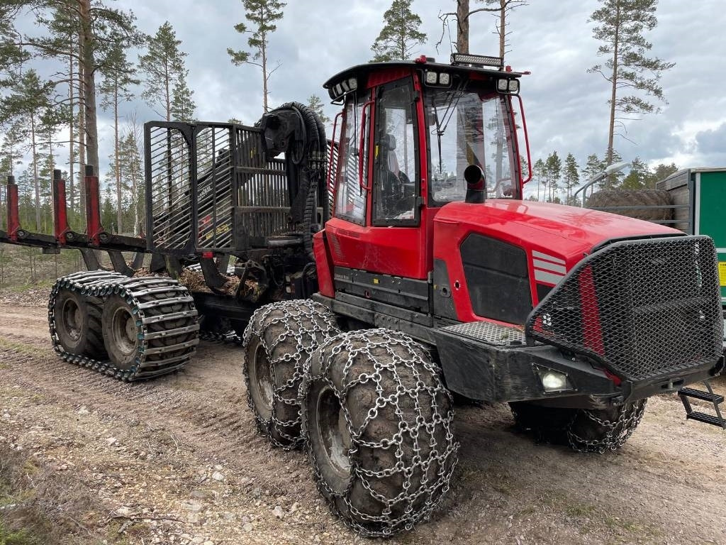 Komatsu 895 - جرار شحن جذوع أشجار الغابات: صورة 1 Komatsu 895 - جرار شحن جذوع أشجار الغابات: صورة 1