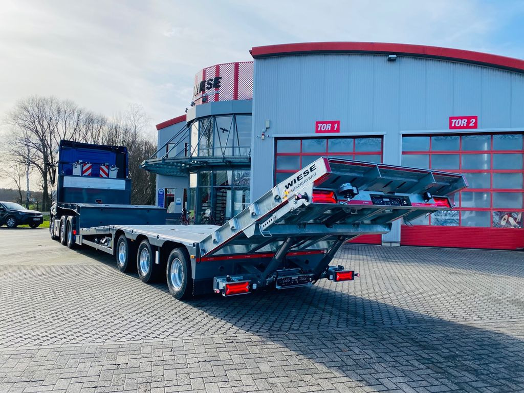 Gabelstapler/Arbeitsbühnentransporter Klapprampe - نصف مقطورة بلودر منخفض: صورة 1 Gabelstapler/Arbeitsbühnentransporter Klapprampe - نصف مقطورة بلودر منخفض: صورة 1