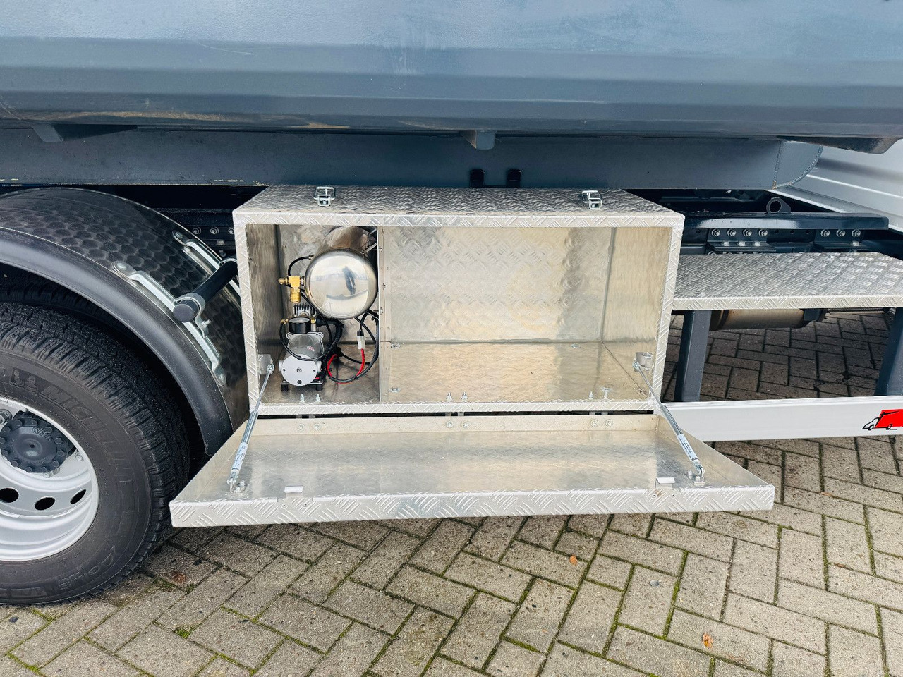 Iveco Daily 70C18H Hyva Abrollkipper - شاحنة برافعة خطافية: صورة 5 Iveco Daily 70C18H Hyva Abrollkipper - شاحنة برافعة خطافية: صورة 5