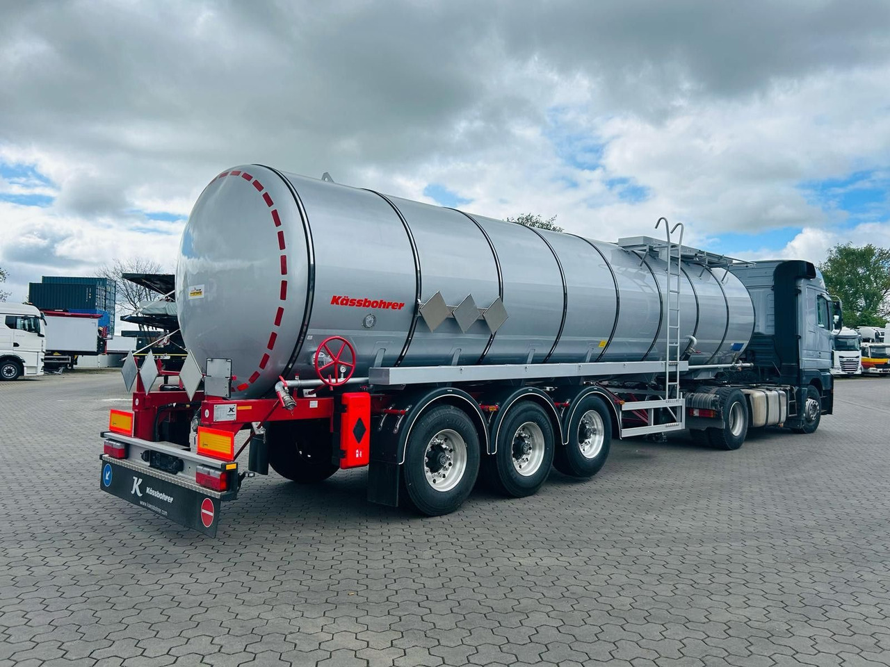 Kässbohrer STS.SS Edelstahl Tankauflieger Bitumen 32m³ - نصف مقطورة صهريج: صورة 1 Kässbohrer STS.SS Edelstahl Tankauflieger Bitumen 32m³ - نصف مقطورة صهريج: صورة 1