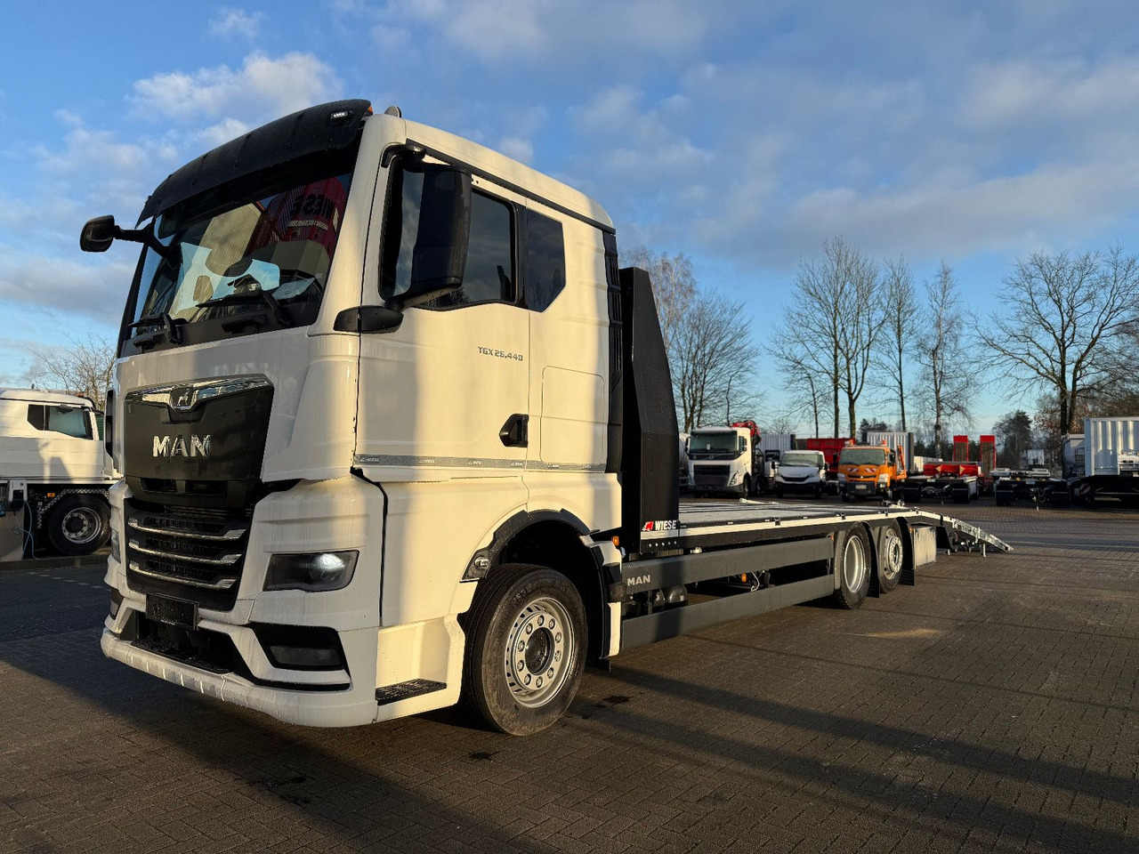 MAN Baumaschinen- Arbeitsbühnentransporter Rampen - شاحنة سحب: صورة 4 MAN Baumaschinen- Arbeitsbühnentransporter Rampen - شاحنة سحب: صورة 4