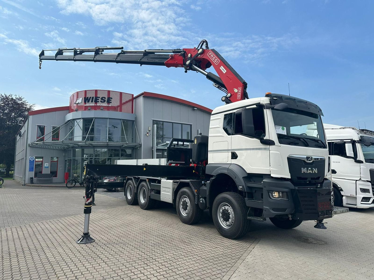 MAN TGS 41.520 8x8 mit Fassi Ladekran F710RA.2.26 - شاحنات مسطحة: صورة 1 MAN TGS 41.520 8x8 mit Fassi Ladekran F710RA.2.26 - شاحنات مسطحة: صورة 1