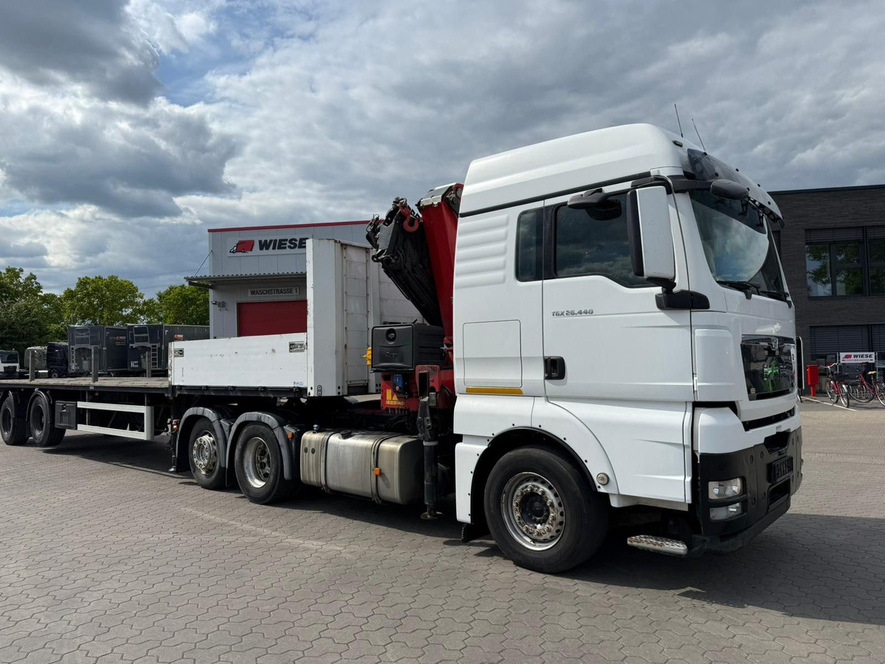 MAN TGX 26.440 6x2 mit HMF 3000-5 Kran - مقطورة السحب: صورة 1 MAN TGX 26.440 6x2 mit HMF 3000-5 Kran - مقطورة السحب: صورة 1