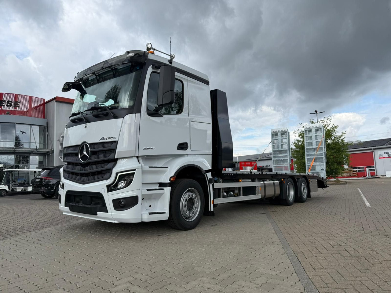 Mercedes-Benz Actros mit Rampen, Maschinentransporter - شاحنة نقل سيارات شاحنة: صورة 1 Mercedes-Benz Actros mit Rampen, Maschinentransporter - شاحنة نقل سيارات شاحنة: صورة 1
