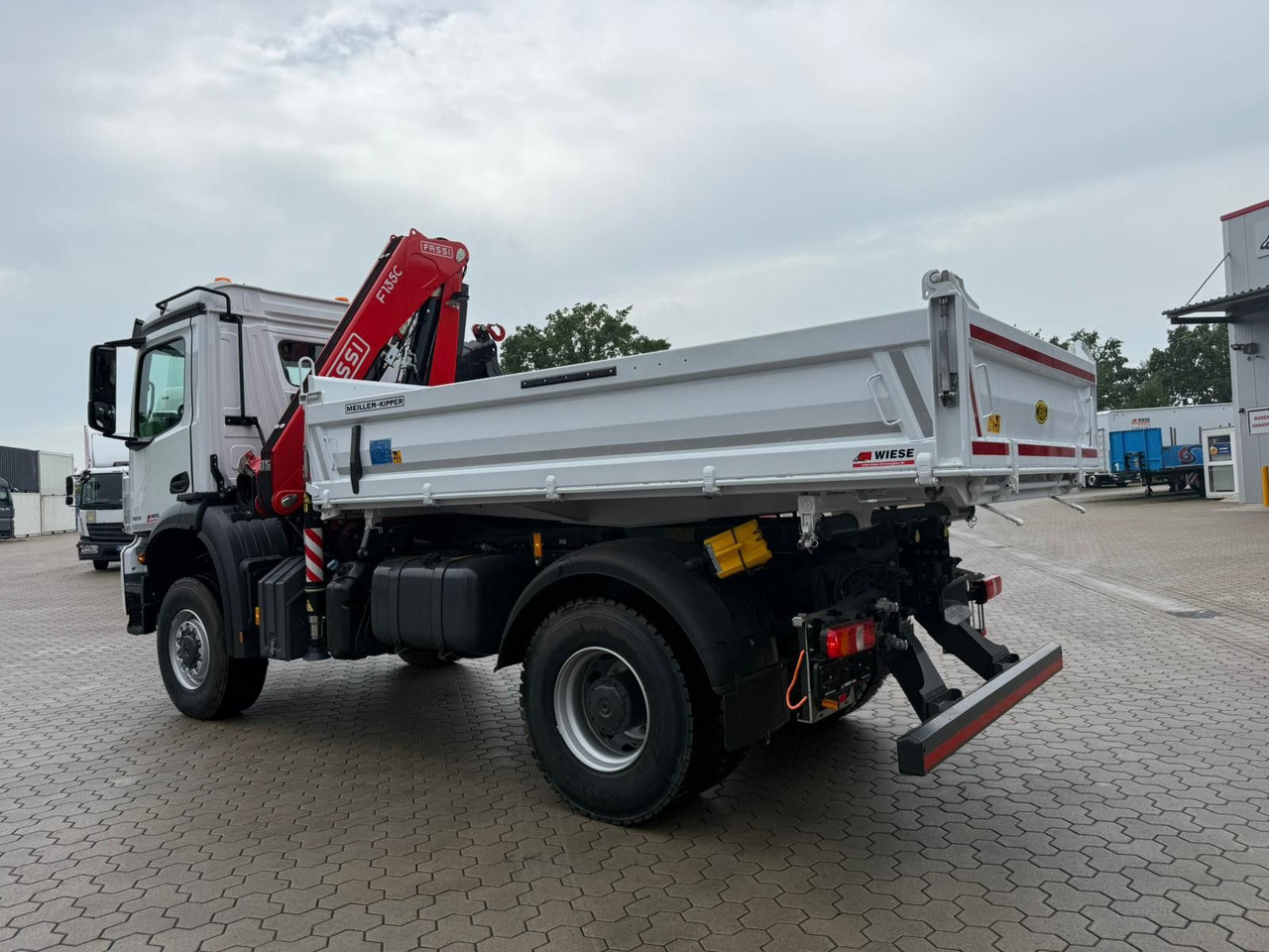 Mercedes-Benz Arocs 1835 4x4 Allrad Fassi F135 Kran Kipper - شاحنة كرين: صورة 4 Mercedes-Benz Arocs 1835 4x4 Allrad Fassi F135 Kran Kipper - شاحنة كرين: صورة 4