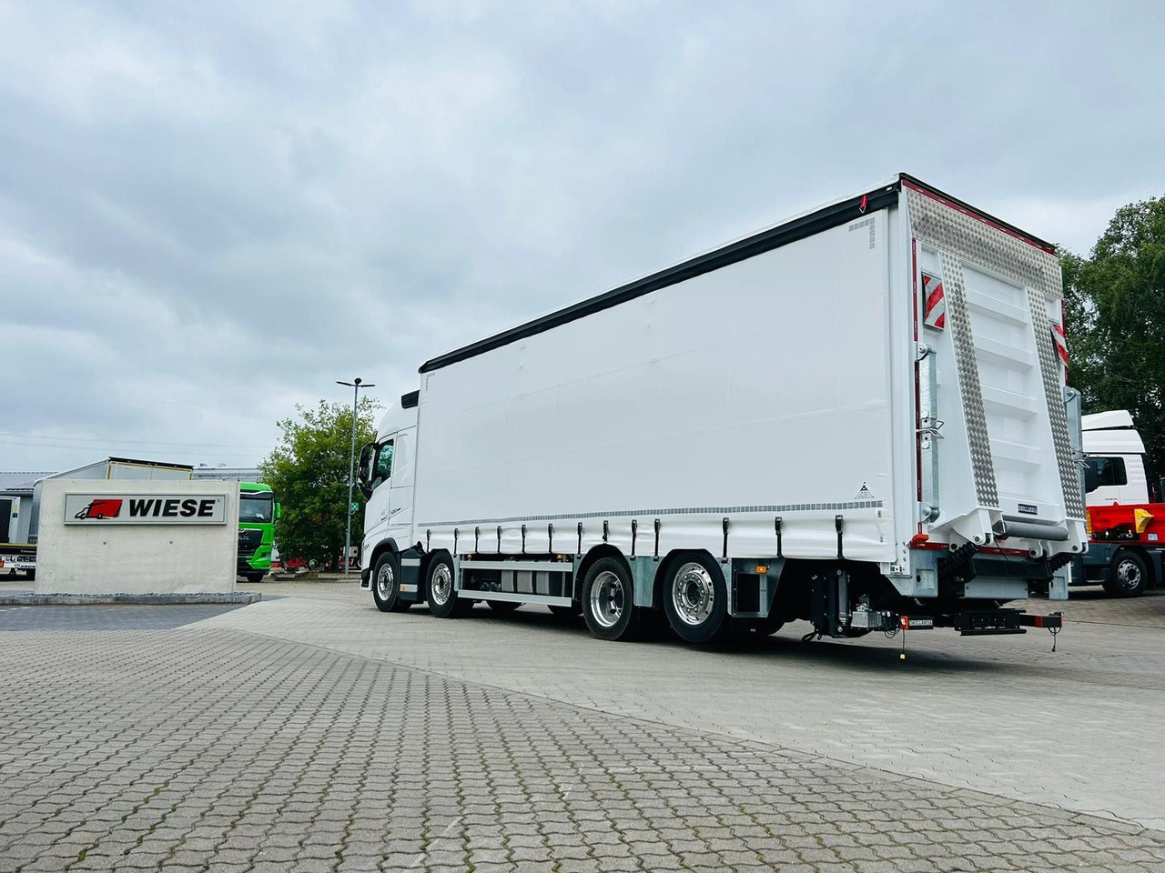 Volvo FH 500 8x2 Arbeitsbühnen Transporter LBW 9t - شاحنة سحب: صورة 1 Volvo FH 500 8x2 Arbeitsbühnen Transporter LBW 9t - شاحنة سحب: صورة 1