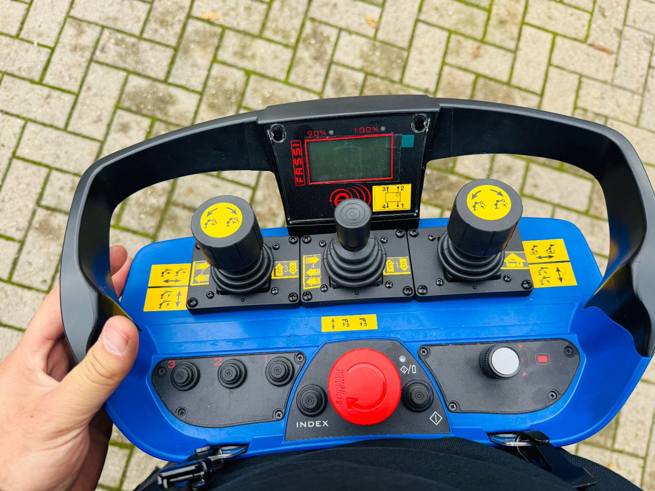 Volvo FH 500 8x4 Kran F820 RA2.27 Jib & Winde Sofort - رأس تريلا: صورة 4 Volvo FH 500 8x4 Kran F820 RA2.27 Jib & Winde Sofort - رأس تريلا: صورة 4