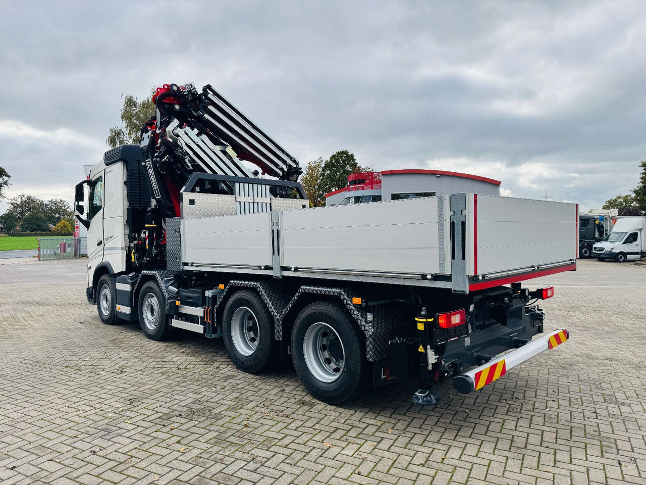 Volvo FH 500 8x4 Kran F820 RA2.27 Jib & Winde Sofort - شاحنات مسطحة, شاحنة كرين: صورة 3 Volvo FH 500 8x4 Kran F820 RA2.27 Jib & Winde Sofort - شاحنات مسطحة, شاحنة كرين: صورة 3